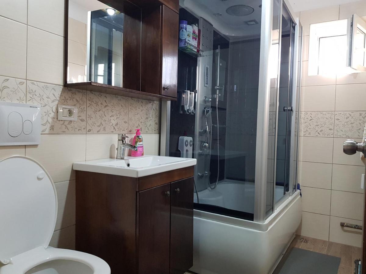 Central Apartament Cristian Arad Buitenkant foto